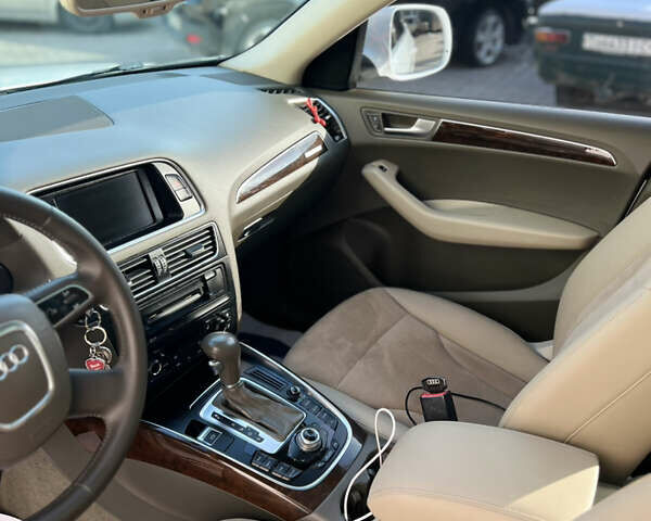 Белый Ауди Ку 5, объемом двигателя 2 л и пробегом 320 тыс. км за 13300 $, фото 3 на Automoto.ua