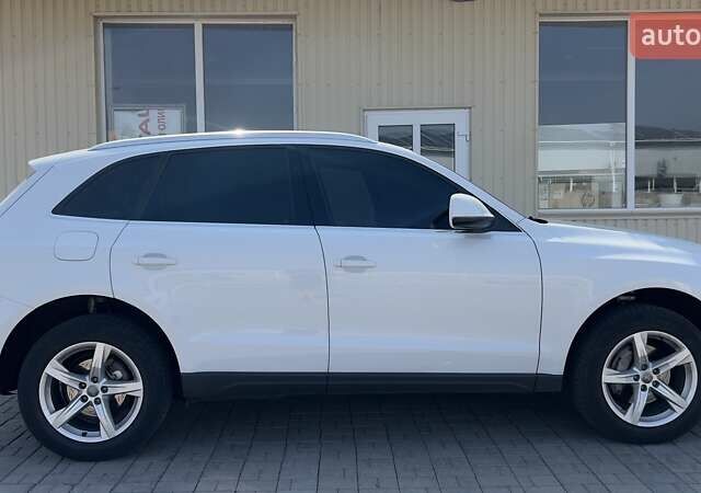 Белый Ауди Ку 5, объемом двигателя 1.97 л и пробегом 131 тыс. км за 18000 $, фото 2 на Automoto.ua