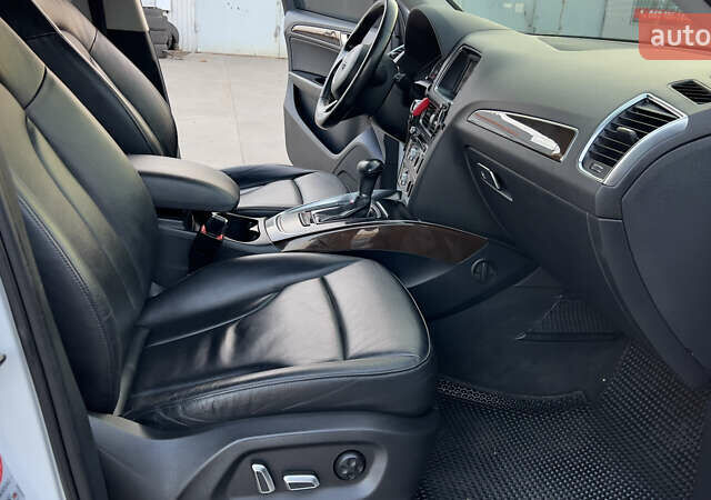 Белый Ауди Ку 5, объемом двигателя 1.97 л и пробегом 131 тыс. км за 18000 $, фото 9 на Automoto.ua