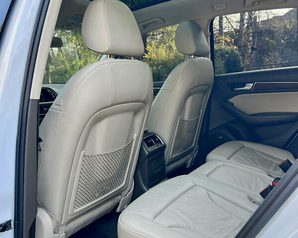 Белый Ауди Ку 5, объемом двигателя 2 л и пробегом 197 тыс. км за 12900 $, фото 26 на Automoto.ua