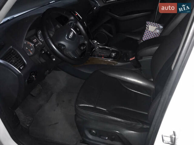 Белый Ауди Ку 5, объемом двигателя 2 л и пробегом 235 тыс. км за 12500 $, фото 9 на Automoto.ua