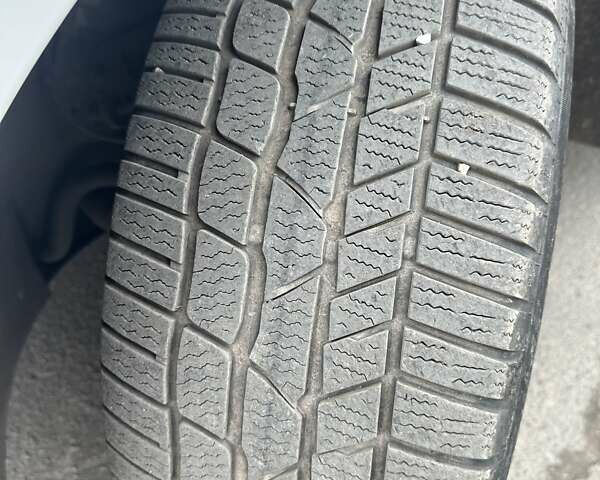 Белый Ауди Ку 5, объемом двигателя 1.98 л и пробегом 211 тыс. км за 12200 $, фото 18 на Automoto.ua