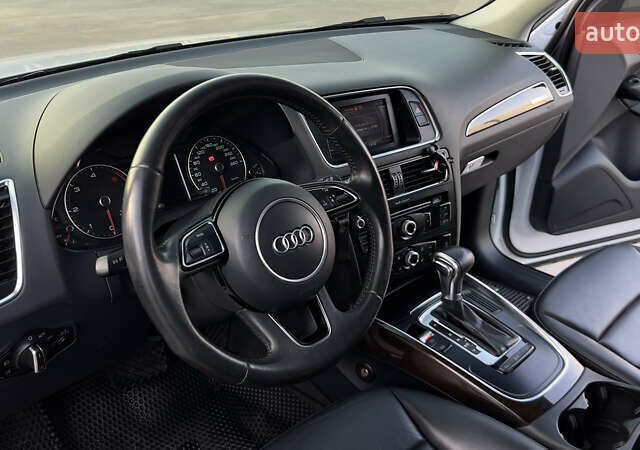 Белый Ауди Ку 5, объемом двигателя 1.97 л и пробегом 131 тыс. км за 18000 $, фото 7 на Automoto.ua