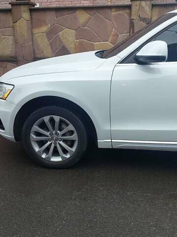 Белый Ауди Ку 5, объемом двигателя 2 л и пробегом 268 тыс. км за 16500 $, фото 1 на Automoto.ua