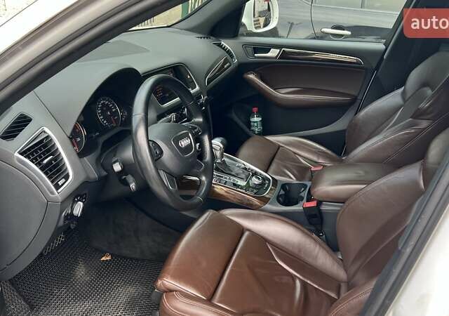 Белый Ауди Ку 5, объемом двигателя 1.97 л и пробегом 264 тыс. км за 16200 $, фото 4 на Automoto.ua