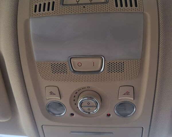 Белый Ауди Ку 5, объемом двигателя 1.98 л и пробегом 265 тыс. км за 13500 $, фото 13 на Automoto.ua