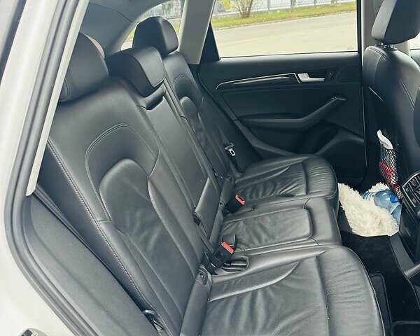 Белый Ауди Ку 5, объемом двигателя 1.98 л и пробегом 211 тыс. км за 12200 $, фото 30 на Automoto.ua