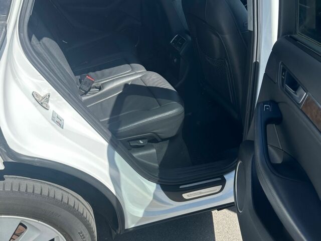 Белый Ауди Ку 5, объемом двигателя 2 л и пробегом 270 тыс. км за 15000 $, фото 9 на Automoto.ua