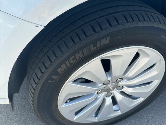 Белый Ауди Ку 5, объемом двигателя 2 л и пробегом 270 тыс. км за 15000 $, фото 15 на Automoto.ua