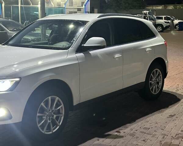 Белый Ауди Ку 5, объемом двигателя 1.97 л и пробегом 152 тыс. км за 22500 $, фото 8 на Automoto.ua