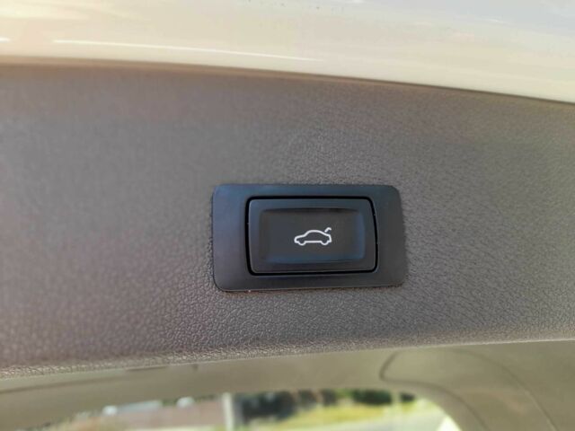 Белый Ауди Ку 5, объемом двигателя 2 л и пробегом 246 тыс. км за 13200 $, фото 14 на Automoto.ua