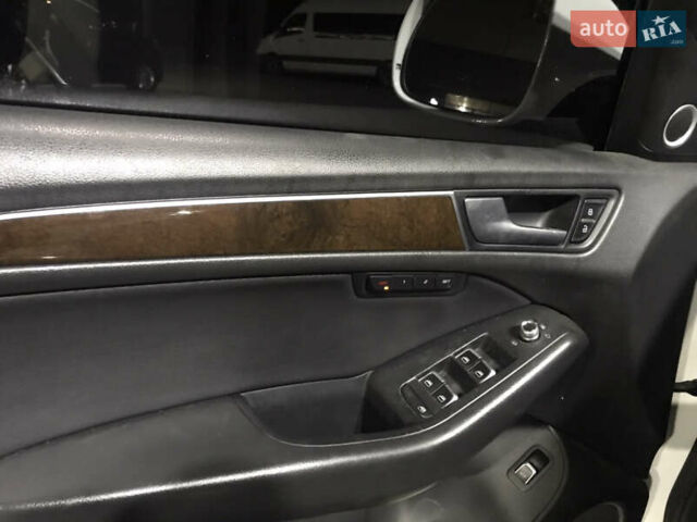 Белый Ауди Ку 5, объемом двигателя 2 л и пробегом 235 тыс. км за 12500 $, фото 11 на Automoto.ua