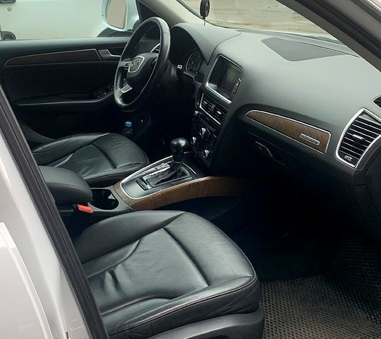 Білий Ауді Ку 5, об'ємом двигуна 2 л та пробігом 270 тис. км за 13800 $, фото 5 на Automoto.ua