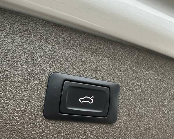 Белый Ауди Ку 5, объемом двигателя 2 л и пробегом 109 тыс. км за 15850 $, фото 15 на Automoto.ua