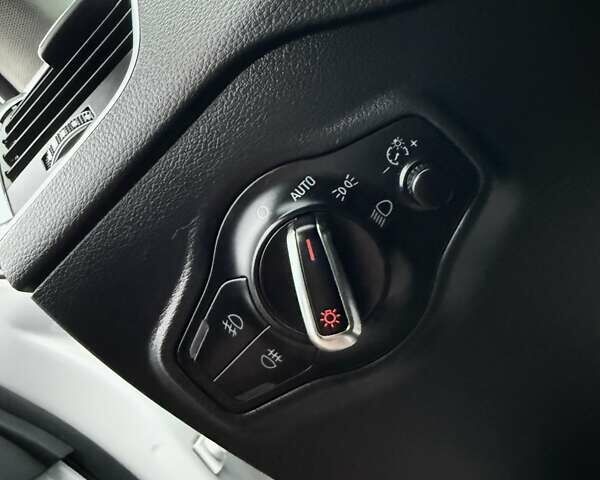 Білий Ауді Ку 5, об'ємом двигуна 1.98 л та пробігом 197 тис. км за 14999 $, фото 84 на Automoto.ua