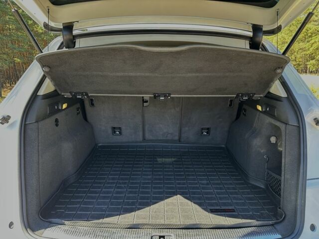 Белый Ауди Ку 5, объемом двигателя 2 л и пробегом 173 тыс. км за 19100 $, фото 4 на Automoto.ua