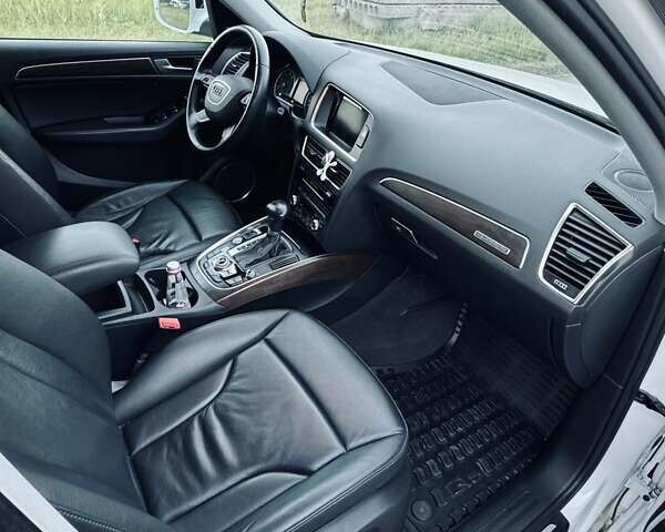 Білий Ауді Ку 5, об'ємом двигуна 1.98 л та пробігом 157 тис. км за 17000 $, фото 7 на Automoto.ua