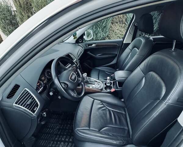 Білий Ауді Ку 5, об'ємом двигуна 1.98 л та пробігом 157 тис. км за 17000 $, фото 4 на Automoto.ua