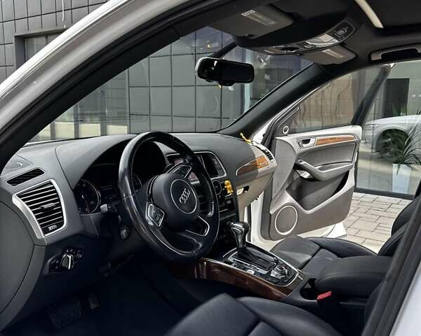 Белый Ауди Ку 5, объемом двигателя 2 л и пробегом 147 тыс. км за 17900 $, фото 13 на Automoto.ua