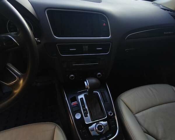 Белый Ауди Ку 5, объемом двигателя 1.98 л и пробегом 239 тыс. км за 14599 $, фото 12 на Automoto.ua
