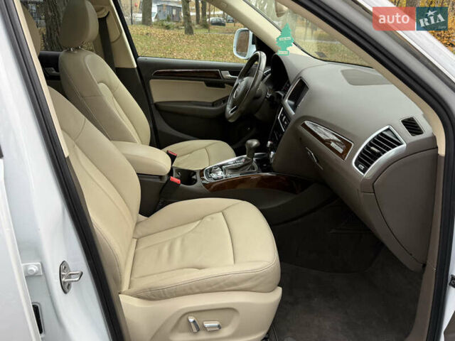 Білий Ауді Ку 5, об'ємом двигуна 3 л та пробігом 181 тис. км за 18999 $, фото 58 на Automoto.ua