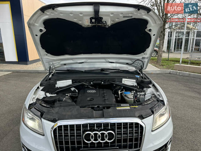Білий Ауді Ку 5, об'ємом двигуна 2 л та пробігом 237 тис. км за 14250 $, фото 31 на Automoto.ua