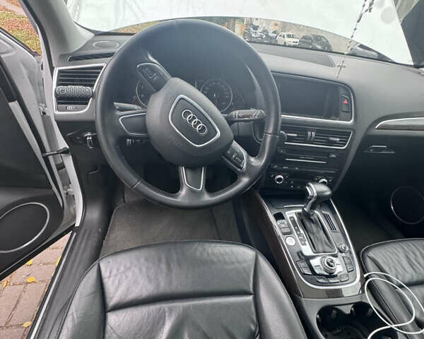 Белый Ауди Ку 5, объемом двигателя 1.98 л и пробегом 212 тыс. км за 15800 $, фото 13 на Automoto.ua