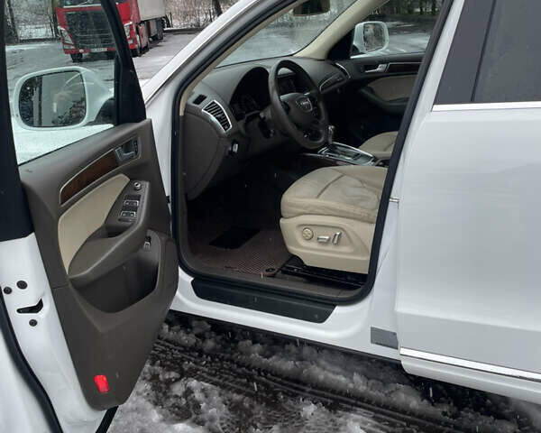 Білий Ауді Ку 5, об'ємом двигуна 2 л та пробігом 192 тис. км за 16000 $, фото 24 на Automoto.ua