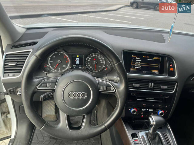 Белый Ауди Ку 5, объемом двигателя 3 л и пробегом 209 тыс. км за 21000 $, фото 23 на Automoto.ua