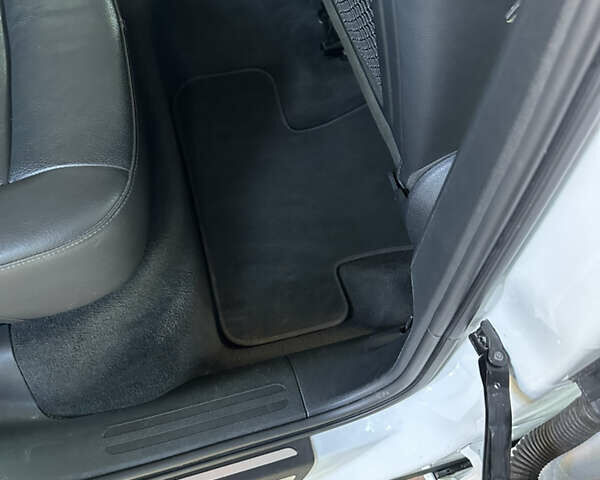 Белый Ауди Ку 5, объемом двигателя 1.98 л и пробегом 240 тыс. км за 15800 $, фото 7 на Automoto.ua