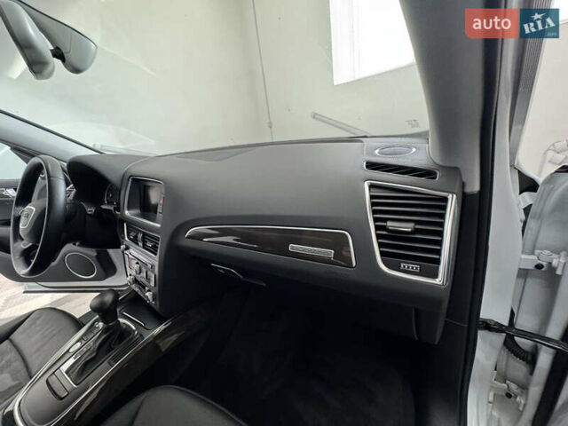 Белый Ауди Ку 5, объемом двигателя 2 л и пробегом 192 тыс. км за 14999 $, фото 61 на Automoto.ua