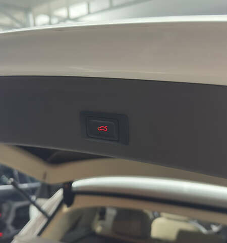 Белый Ауди Ку 5, объемом двигателя 1.98 л и пробегом 250 тыс. км за 14499 $, фото 19 на Automoto.ua