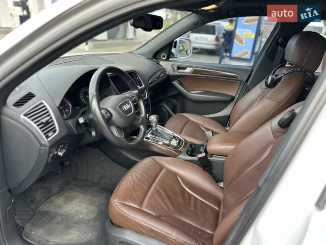 Білий Ауді Ку 5, об'ємом двигуна 2 л та пробігом 237 тис. км за 14250 $, фото 23 на Automoto.ua