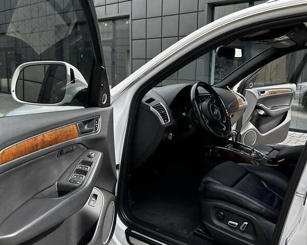 Белый Ауди Ку 5, объемом двигателя 2 л и пробегом 147 тыс. км за 17900 $, фото 4 на Automoto.ua