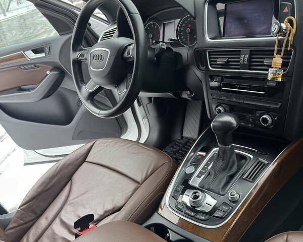 Белый Ауди Ку 5, объемом двигателя 2 л и пробегом 150 тыс. км за 17000 $, фото 26 на Automoto.ua