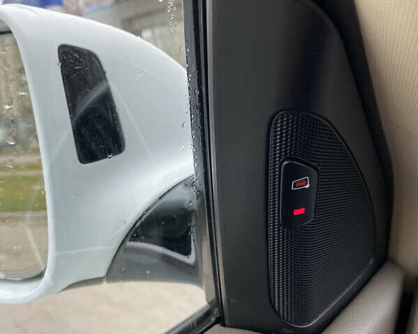 Белый Ауди Ку 5, объемом двигателя 2 л и пробегом 219 тыс. км за 14500 $, фото 12 на Automoto.ua