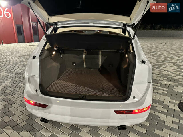 Білий Ауді Ку 5, об'ємом двигуна 2 л та пробігом 250 тис. км за 14000 $, фото 21 на Automoto.ua