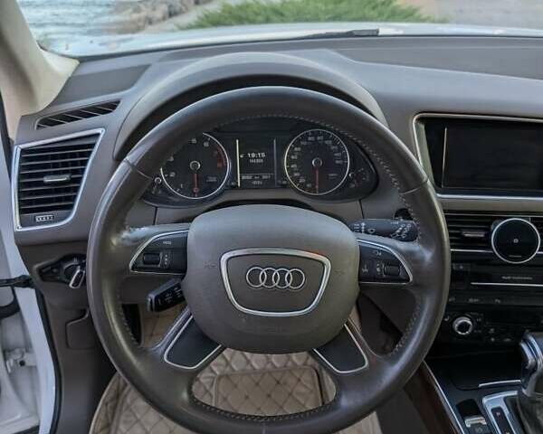 Белый Ауди Ку 5, объемом двигателя 2 л и пробегом 203 тыс. км за 15500 $, фото 6 на Automoto.ua