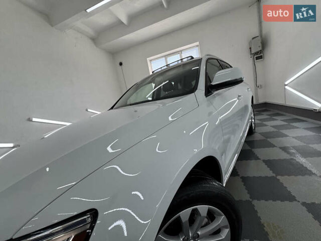 Белый Ауди Ку 5, объемом двигателя 2 л и пробегом 192 тыс. км за 14999 $, фото 116 на Automoto.ua