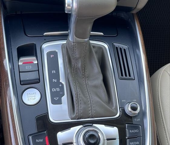 Білий Ауді Ку 5, об'ємом двигуна 3 л та пробігом 232 тис. км за 14300 $, фото 15 на Automoto.ua