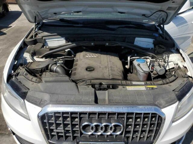 Белый Ауди Ку 5, объемом двигателя 2 л и пробегом 75 тыс. км за 2800 $, фото 11 на Automoto.ua