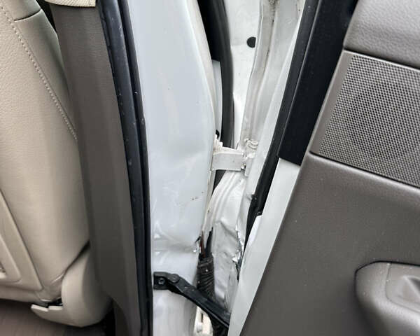 Белый Ауди Ку 5, объемом двигателя 1.98 л и пробегом 196 тыс. км за 8999 $, фото 10 на Automoto.ua