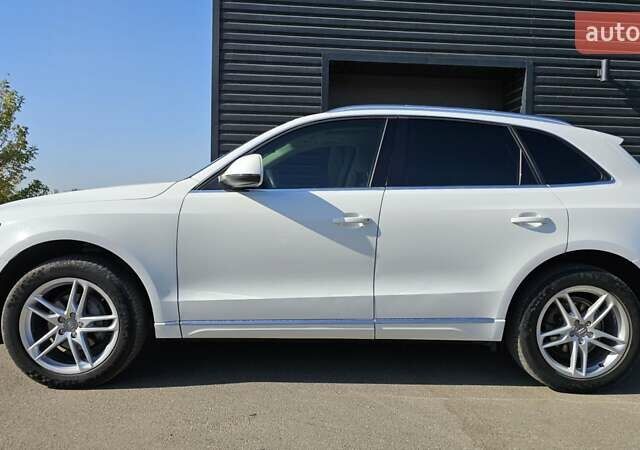 Белый Ауди Ку 5, объемом двигателя 1.98 л и пробегом 150 тыс. км за 16000 $, фото 4 на Automoto.ua