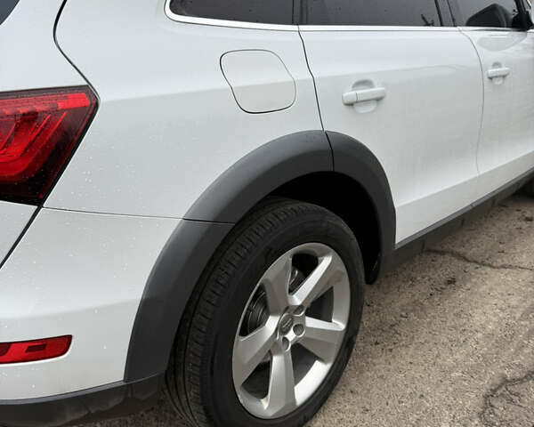 Білий Ауді Ку 5, об'ємом двигуна 1.97 л та пробігом 254 тис. км за 18600 $, фото 8 на Automoto.ua