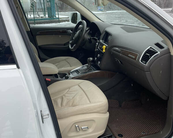 Білий Ауді Ку 5, об'ємом двигуна 2 л та пробігом 192 тис. км за 16000 $, фото 23 на Automoto.ua