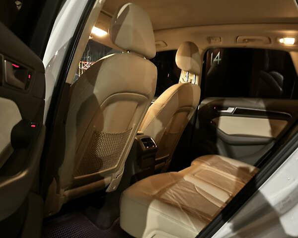 Білий Ауді Ку 5, об'ємом двигуна 2 л та пробігом 250 тис. км за 14000 $, фото 17 на Automoto.ua