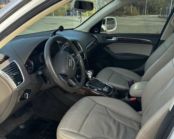 Білий Ауді Ку 5, об'ємом двигуна 1.98 л та пробігом 230 тис. км за 14500 $, фото 7 на Automoto.ua