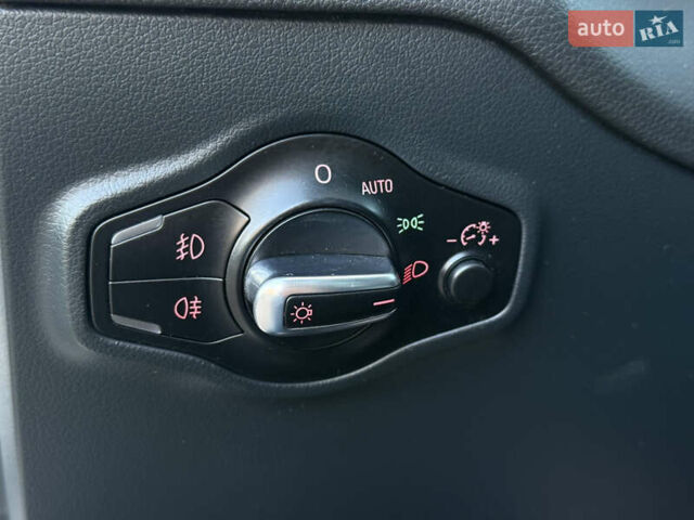 Білий Ауді Ку 5, об'ємом двигуна 2 л та пробігом 196 тис. км за 16300 $, фото 27 на Automoto.ua