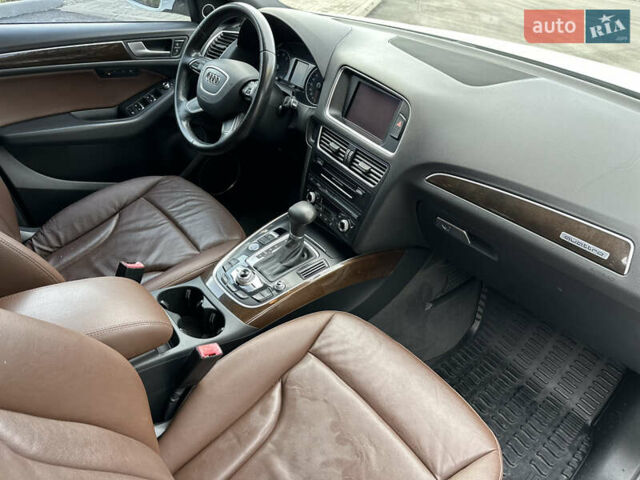 Білий Ауді Ку 5, об'ємом двигуна 2 л та пробігом 237 тис. км за 14250 $, фото 20 на Automoto.ua