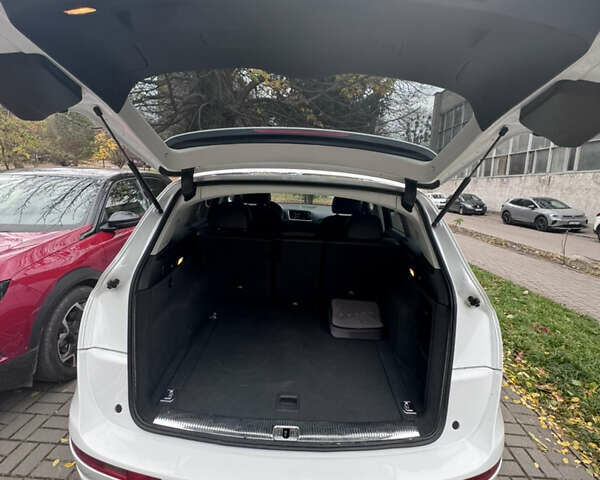 Белый Ауди Ку 5, объемом двигателя 1.98 л и пробегом 212 тыс. км за 15800 $, фото 11 на Automoto.ua